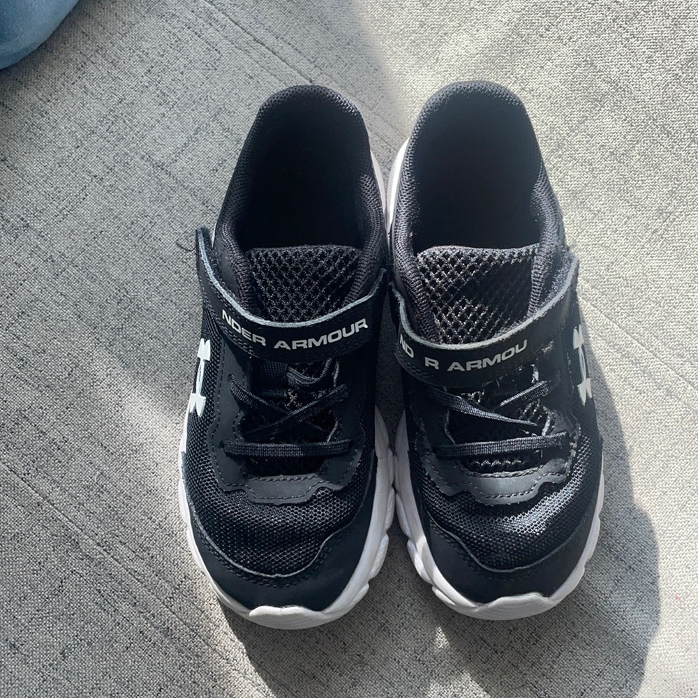 Under armour toddler boys tennis shoe size 10k